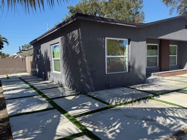 Продажа дома по адресу 6700 NW 5th Ave - фото 7442774