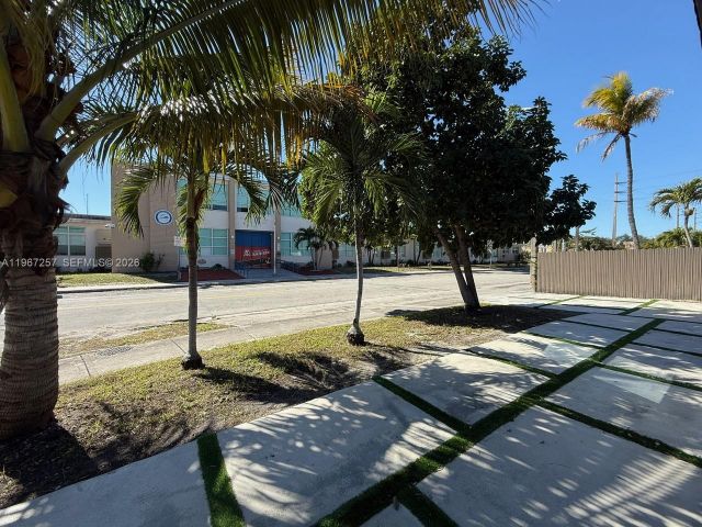 Продажа дома по адресу 6700 NW 5th Ave - фото 7442777