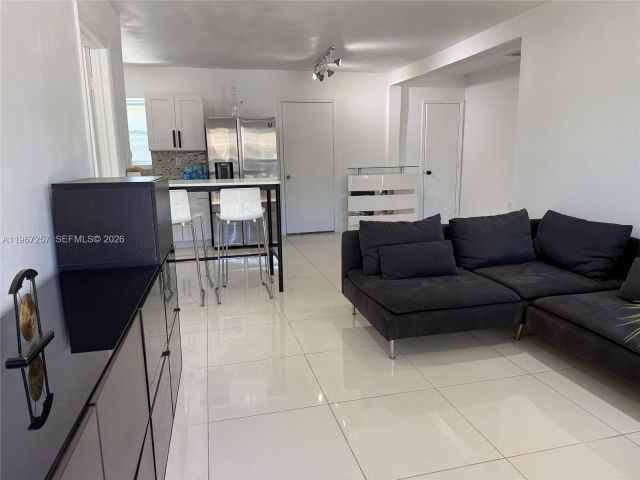 Продажа дома по адресу 6700 NW 5th Ave - фото 7442778