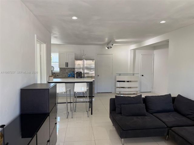 Продажа дома по адресу 6700 NW 5th Ave - фото 7442779