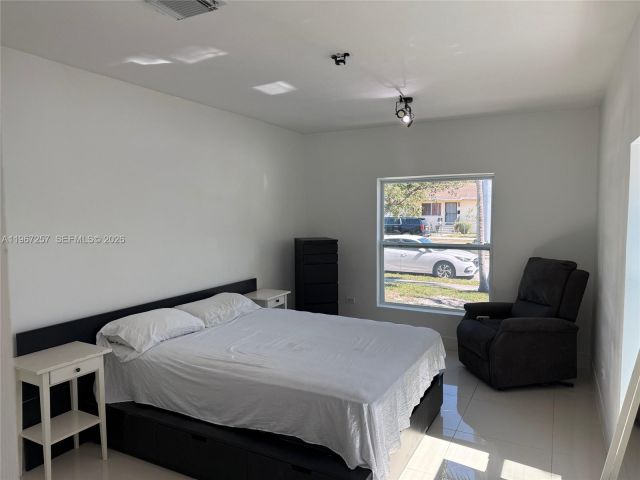 Продажа дома по адресу 6700 NW 5th Ave - фото 7442787