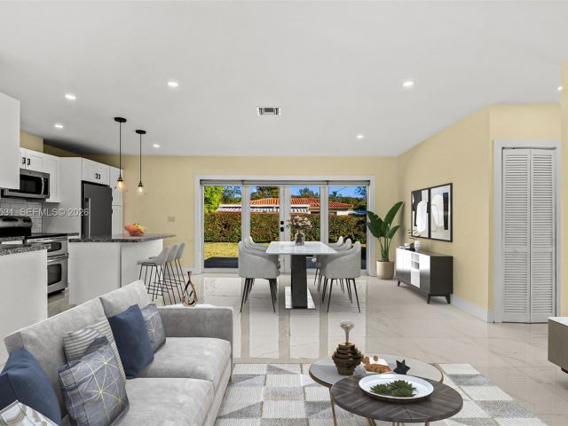 Дом в аренду по адресу 6851 SW 48th Ter - фото 7442762