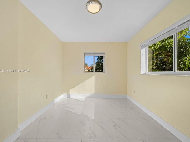 Дом в аренду по адресу 6851 SW 48th Ter - фото 7442763