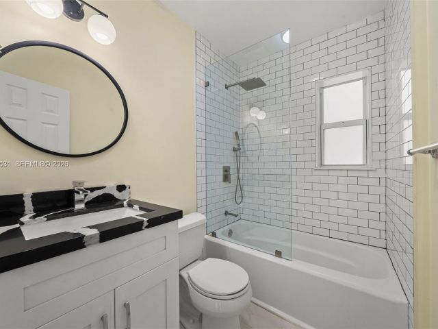 Дом в аренду по адресу 6851 SW 48th Ter - фото 7442766