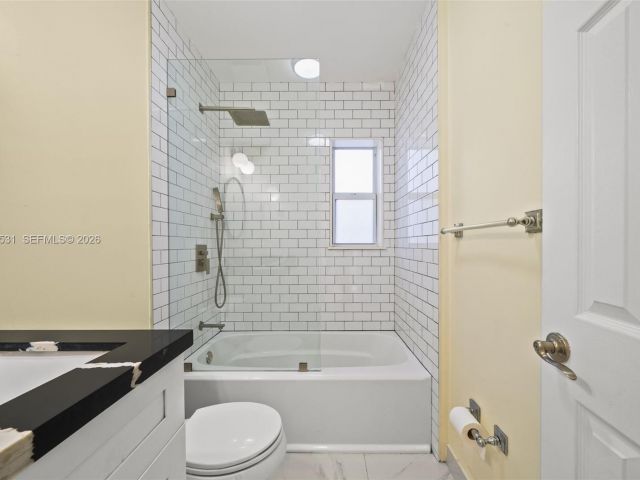 Дом в аренду по адресу 6851 SW 48th Ter - фото 7442767