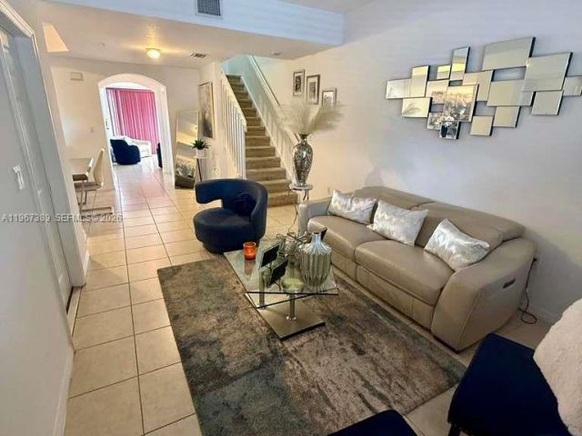 Дом в аренду по адресу 14304 SW 11th St 1102 - фото 7442676