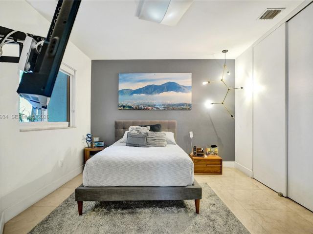 Продажа дома по адресу 1662 Diplomat Dr - фото 7444887