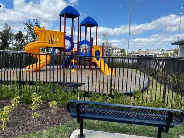 Продажа дома по адресу 20366 NW 4th Path - фото 7443330