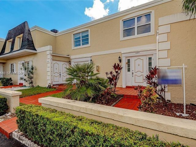 Дом в аренду по адресу 2304 NE 7th St 27 - фото 7462182