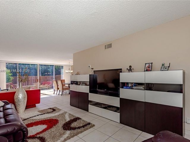 Дом в аренду по адресу 2304 NE 7th St 27 - фото 7462183