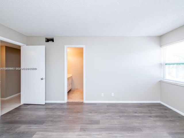 Дом в аренду по адресу 2304 NE 7th St 27 - фото 7462184