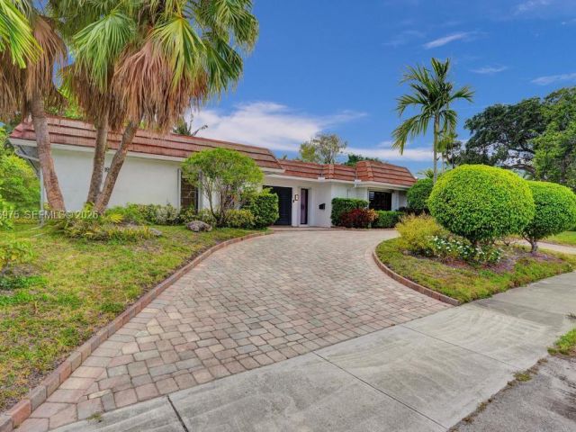 Продажа дома по адресу 19710 NE 23rd Ave - фото 7441869