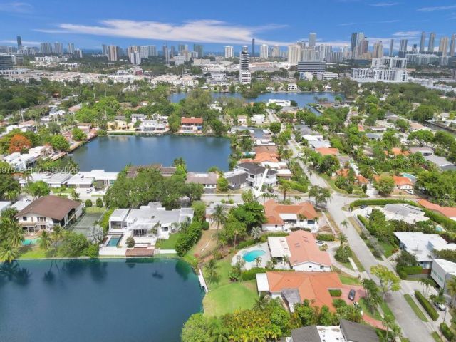 Продажа дома по адресу 19710 NE 23rd Ave - фото 7441873