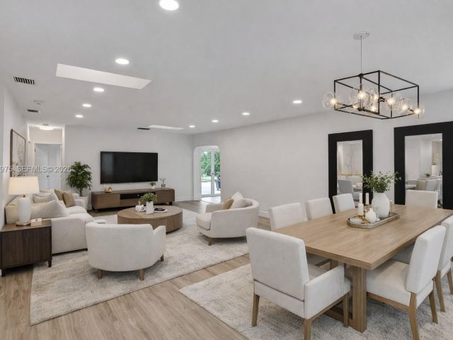 Продажа дома по адресу 19710 NE 23rd Ave - фото 7441874