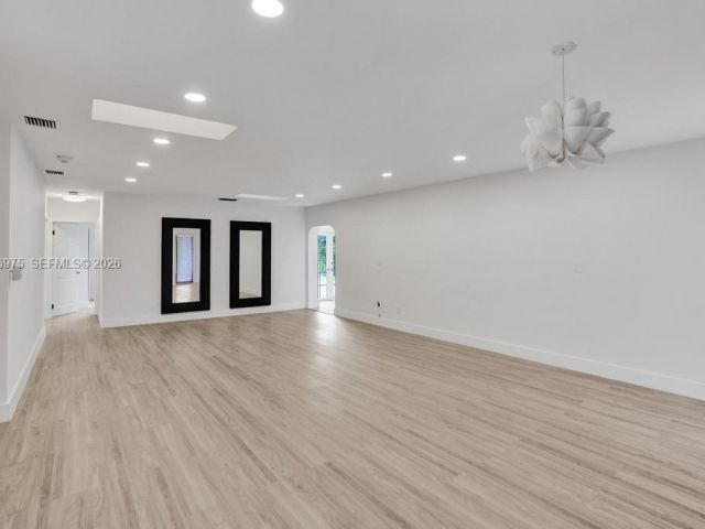 Продажа дома по адресу 19710 NE 23rd Ave - фото 7441875