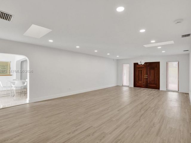 Продажа дома по адресу 19710 NE 23rd Ave - фото 7441876