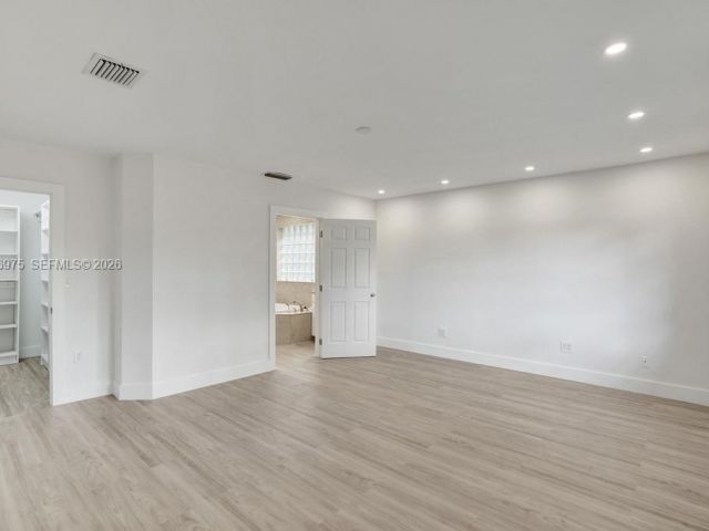 Продажа дома по адресу 19710 NE 23rd Ave - фото 7441881