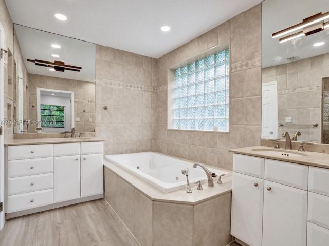 Продажа дома по адресу 19710 NE 23rd Ave - фото 7441883