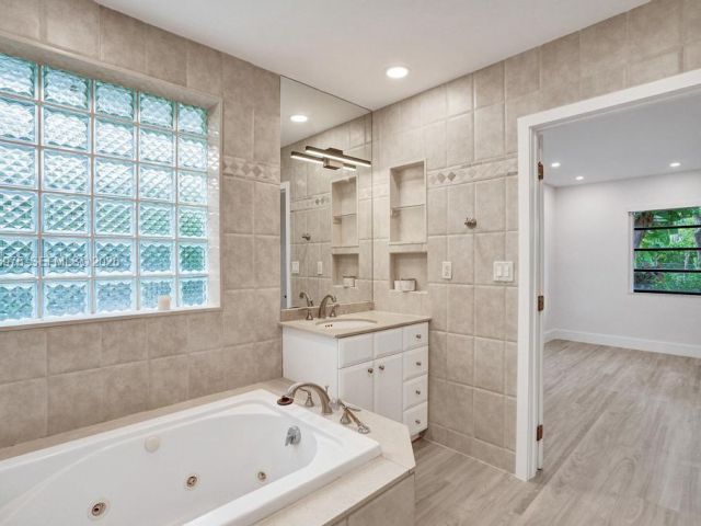 Продажа дома по адресу 19710 NE 23rd Ave - фото 7441885