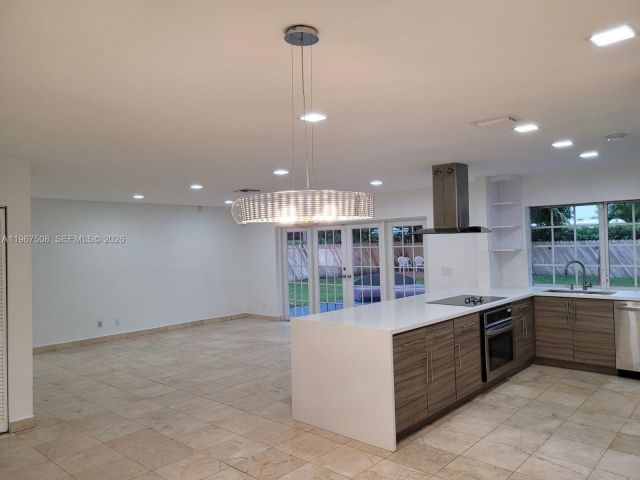 Дом в аренду по адресу 2040 NE 197th Ter - фото 7443414