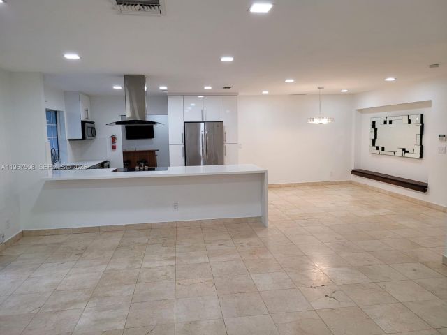 Дом в аренду по адресу 2040 NE 197th Ter - фото 7443418