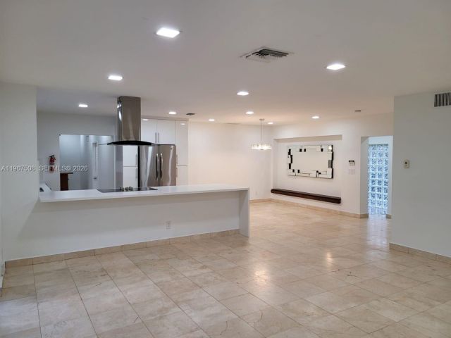 Дом в аренду по адресу 2040 NE 197th Ter - фото 7443419