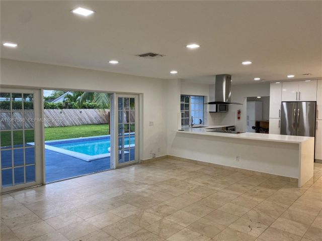 Дом в аренду по адресу 2040 NE 197th Ter - фото 7443420