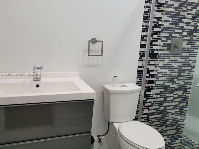 Дом в аренду по адресу 2040 NE 197th Ter - фото 7443424