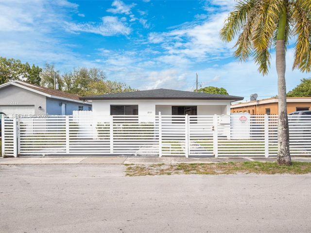 Продажа дома по адресу 2221 Charleston St - фото 7443763