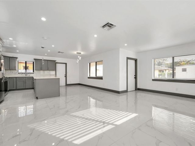 Продажа дома по адресу 2221 Charleston St - фото 7443777