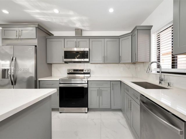 Продажа дома по адресу 2221 Charleston St - фото 7443779