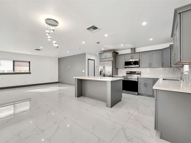 Продажа дома по адресу 2221 Charleston St - фото 7443780