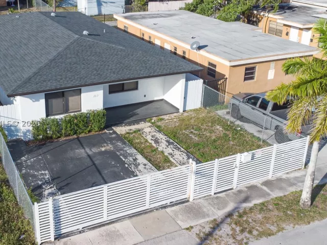 Продажа дома по адресу 2221 Charleston St - фото 9367022