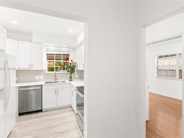 Продажа дома по адресу 4487 SW 15th Ter - фото 7537124