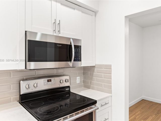 Продажа дома по адресу 4487 SW 15th Ter - фото 7537128