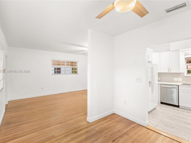 Продажа дома по адресу 4487 SW 15th Ter - фото 7537129