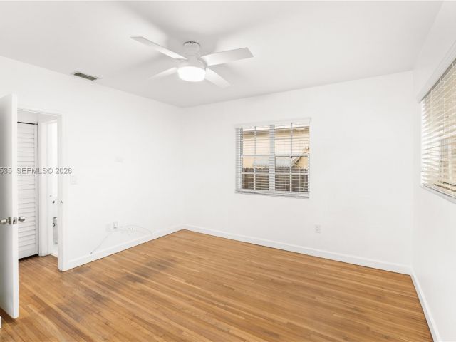 Продажа дома по адресу 4487 SW 15th Ter - фото 7537136