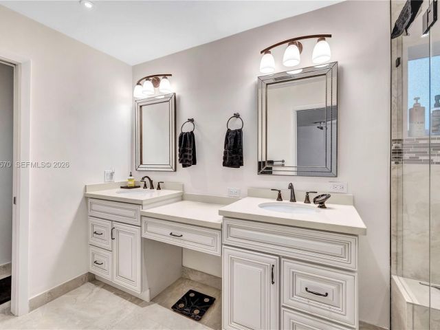 Продажа дома по адресу 3211 Calle Largo Dr - фото 7445759