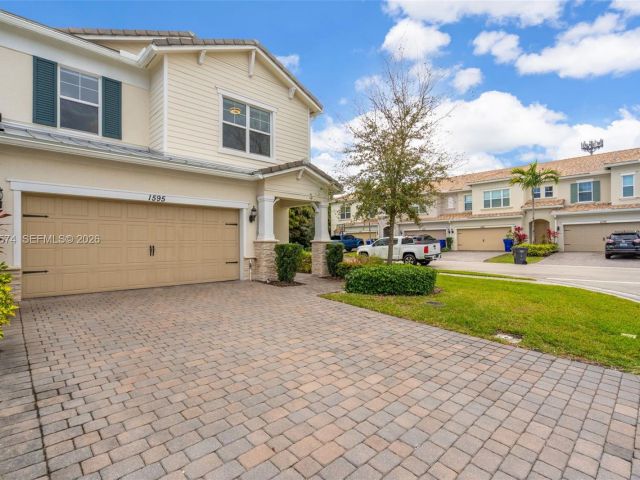 Дом в аренду по адресу 1595 Evergreen Ter - фото 7473890