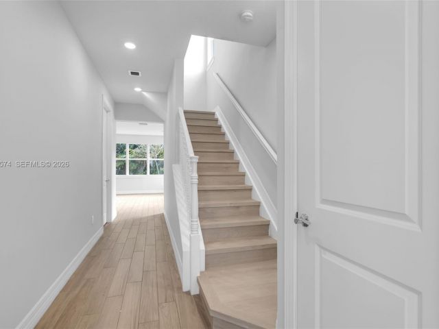 Дом в аренду по адресу 1595 Evergreen Ter - фото 7473891