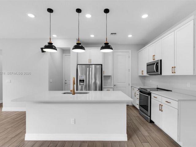 Дом в аренду по адресу 1595 Evergreen Ter - фото 7473894