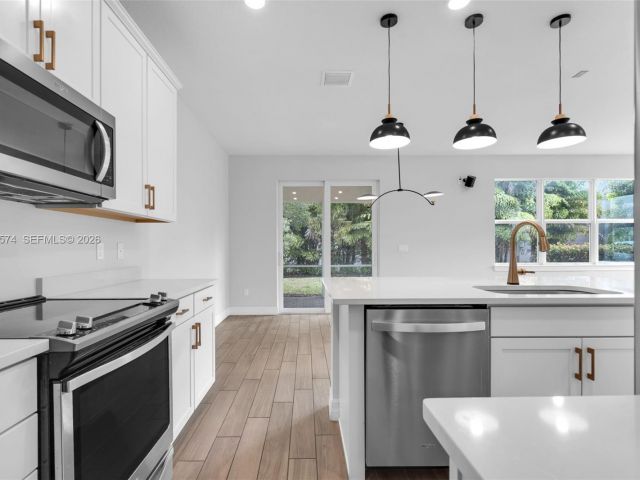 Дом в аренду по адресу 1595 Evergreen Ter - фото 7473897