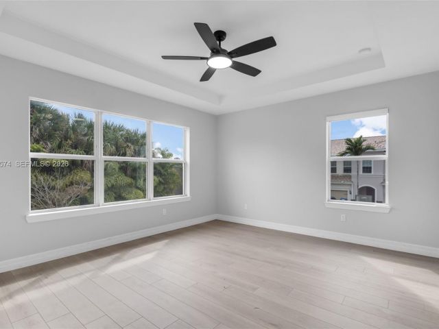 Дом в аренду по адресу 1595 Evergreen Ter - фото 7473899