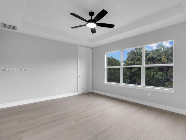 Дом в аренду по адресу 1595 Evergreen Ter - фото 7473900