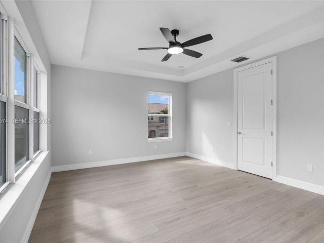 Дом в аренду по адресу 1595 Evergreen Ter - фото 7473901