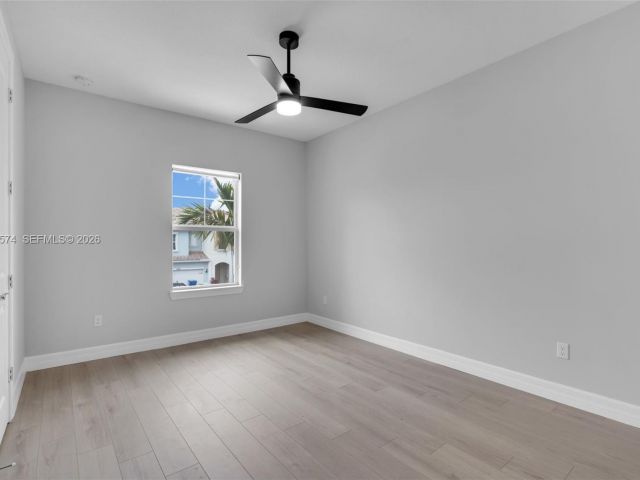 Дом в аренду по адресу 1595 Evergreen Ter - фото 7473908