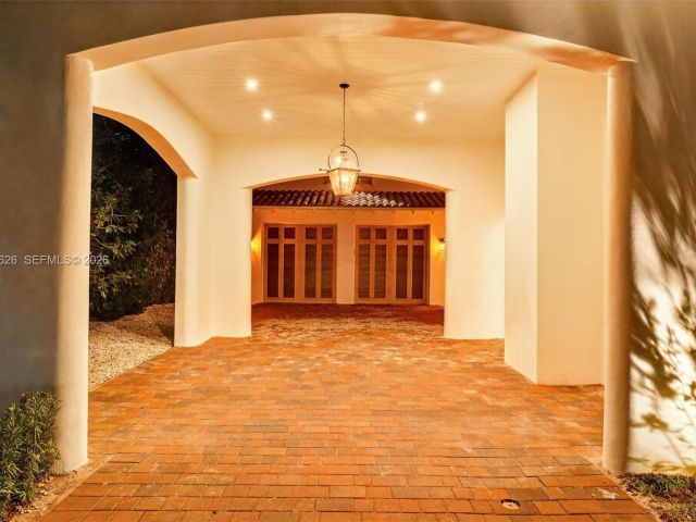 Продажа дома по адресу 1514 Consolata Ave - фото 7471286