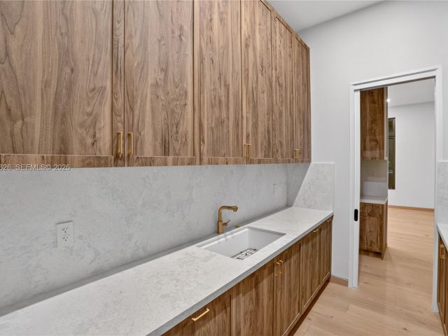 Продажа дома по адресу 1514 Consolata Ave - фото 7471293