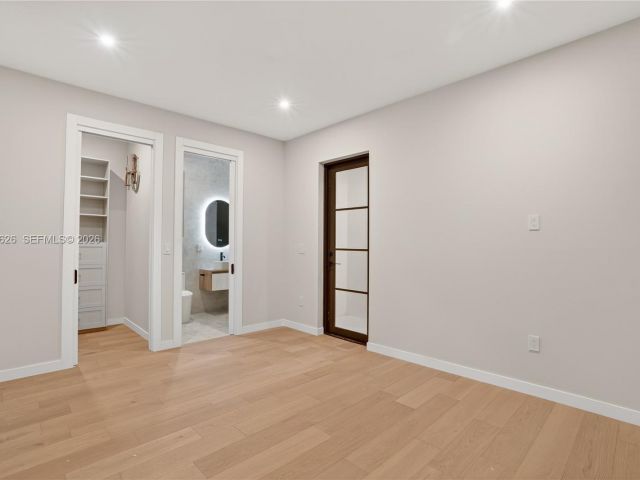 Продажа дома по адресу 1514 Consolata Ave - фото 7471300