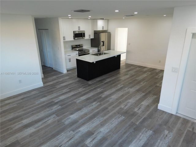 Дом в аренду по адресу 2600 NW 108th St - фото 7445626